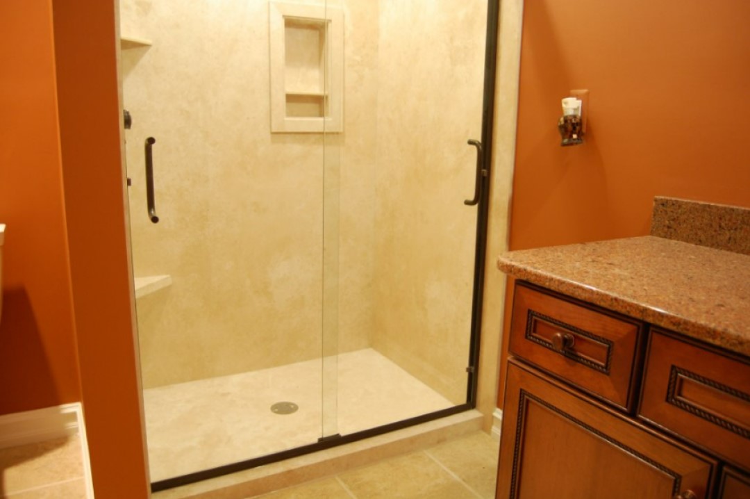 Double glass shower with Sentrel